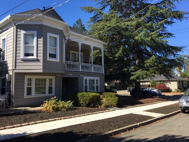 Building Photo - 2104 Castro St