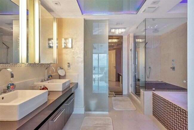 Building Photo - 17121 Collins Ave