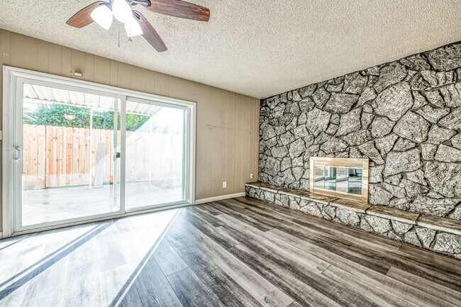 Building Photo - 5780 N 8th St