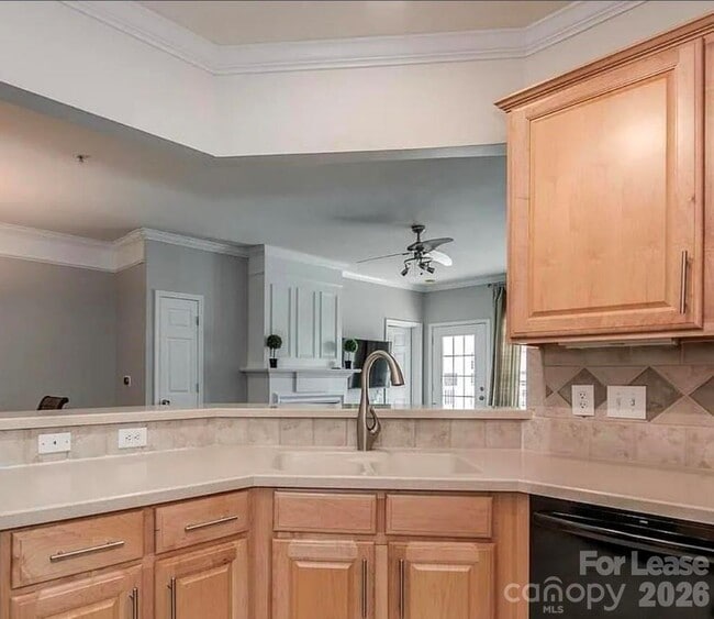 Building Photo - 14660 Via Sorrento Dr