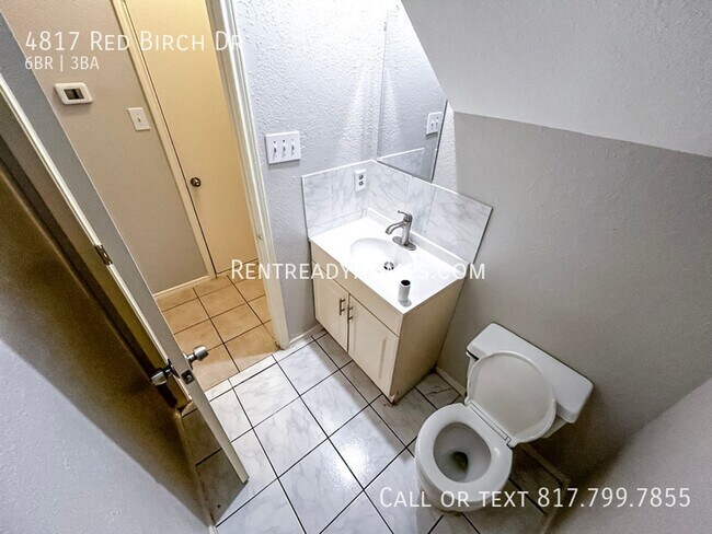 Building Photo - 4817 Red Birch Dr