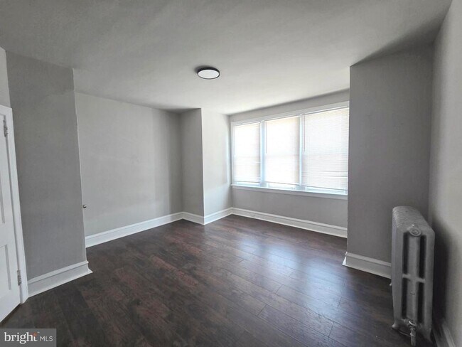 Building Photo - 204 W Duncannon Ave