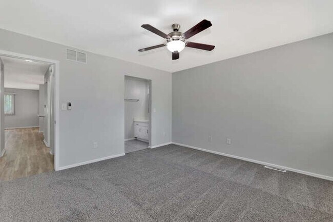 Building Photo - 2025-2027 N. Rosewood Ct.