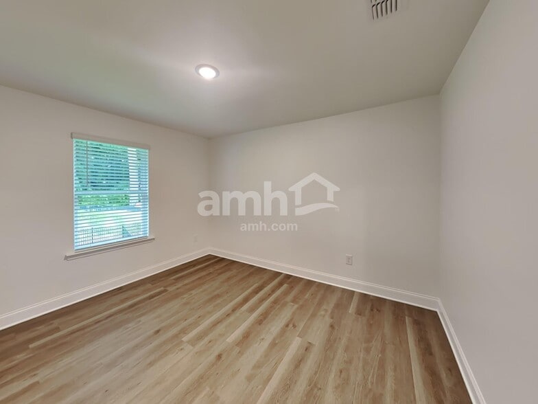 Building Photo - 1555 Soapstone Rd