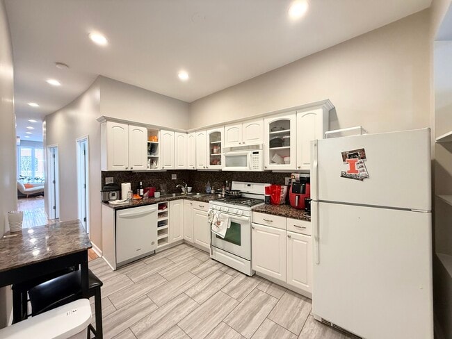 Building Photo - 1905 W Huron St