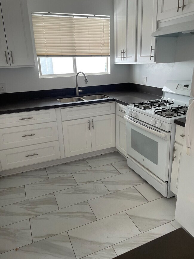 Building Photo - 8418 Blackburn Ave