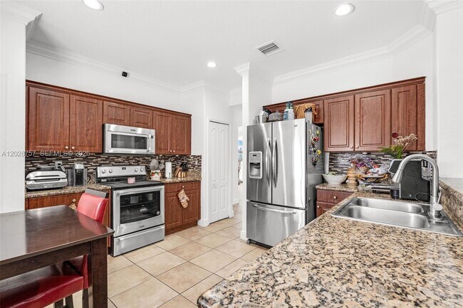 Building Photo - 16618 SW 57th Ln