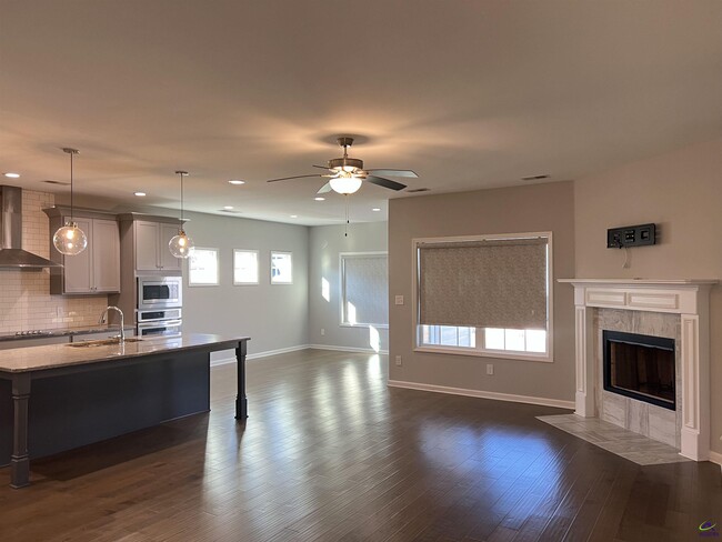 Building Photo - 401 Tivoli Wy