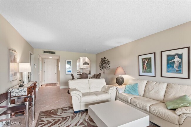 Building Photo - 13 High Point Cir N