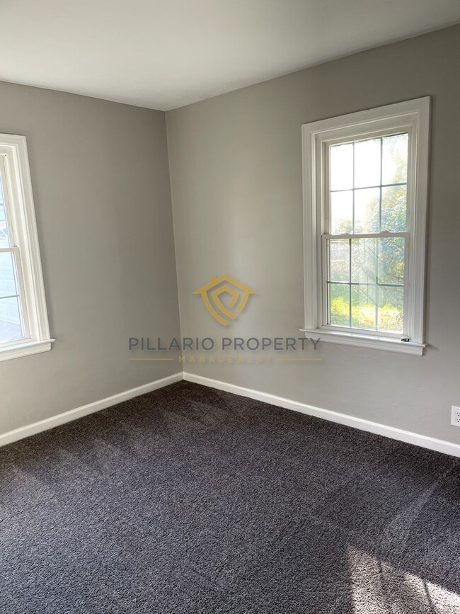 Building Photo - AVAILABLE NOW! Updated, Anderson 2 Bedroom...
