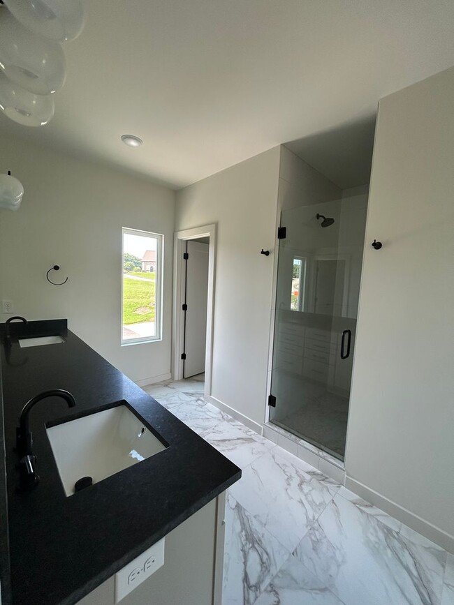 Building Photo - Amazing New Construction in North Nashville!