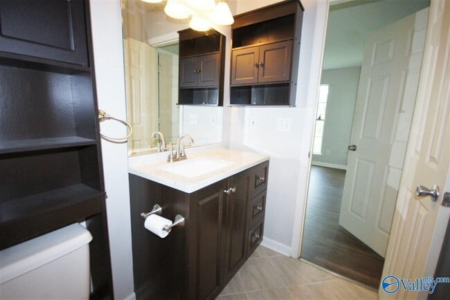 Building Photo - 252 Mountain Creek Dr