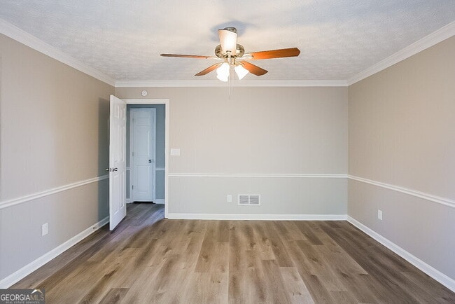 Building Photo - 301 Sandhurst Way SW