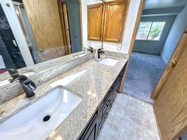 Building Photo - Beautiful 4 bed & 2 bath home in Kent WA!!