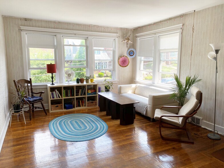 Building Photo - 624 Hastings St