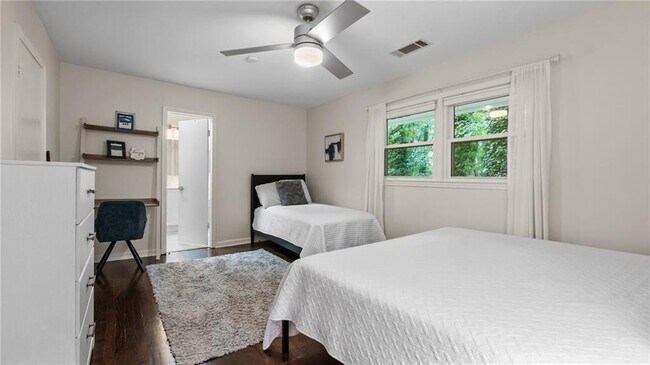 Building Photo - 204 Cold Creek Dr
