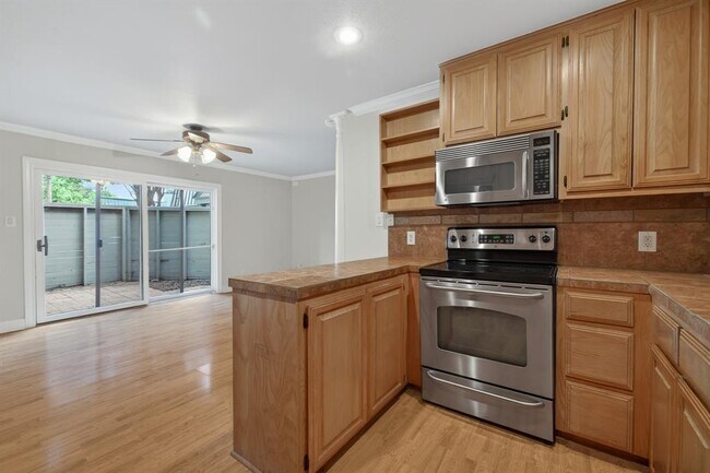 Building Photo - 2500 Steck Ave