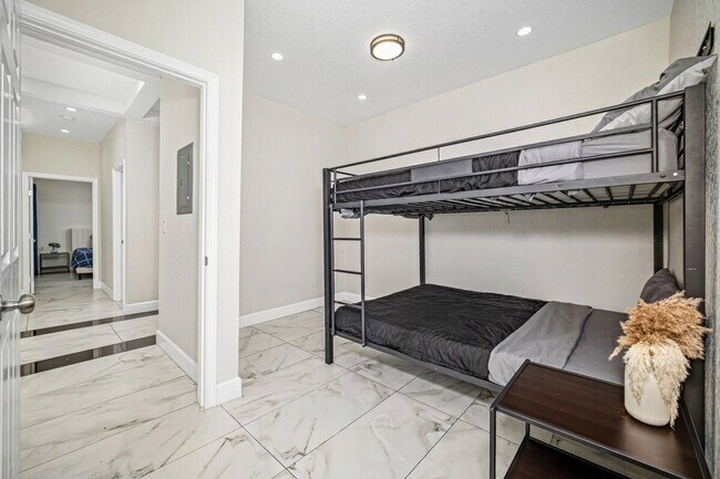 Building Photo - 219 Utah St