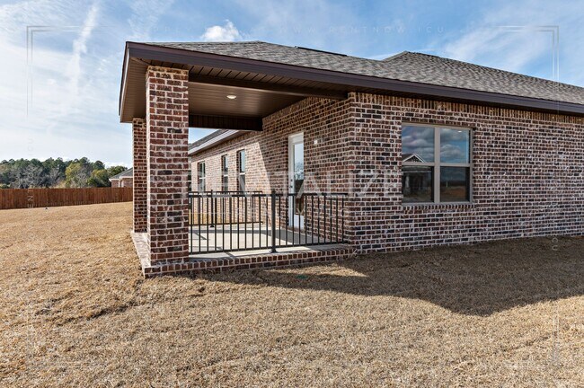 Building Photo - Brand-New 5BR Fairhope Home on Corner Lot with Garage