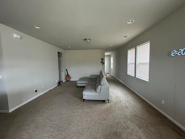 Building Photo - 393 Gaida Loop