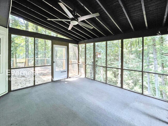 Building Photo - Beautiful 4 Bed & 2.5 Bath Home in Hixson ...