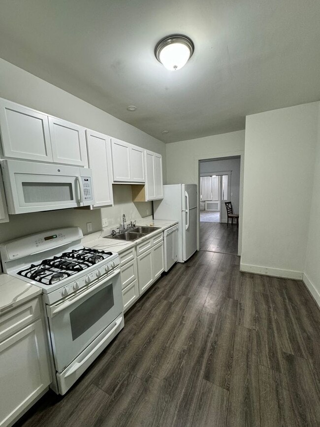 Building Photo - Rowhome for rent in Baltimore!