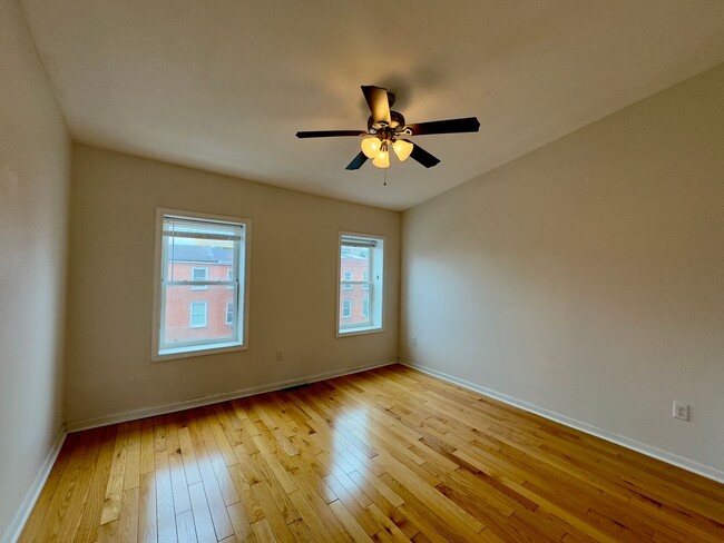 Building Photo - Apartment in Upper Fells Point!