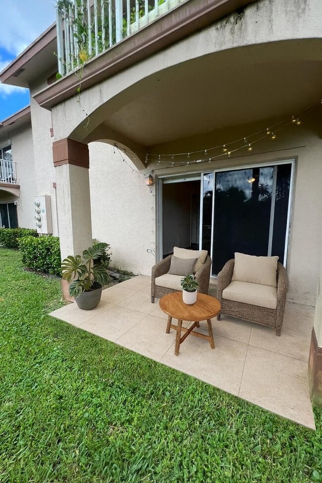 Building Photo - 4533 Oak Terrace Dr