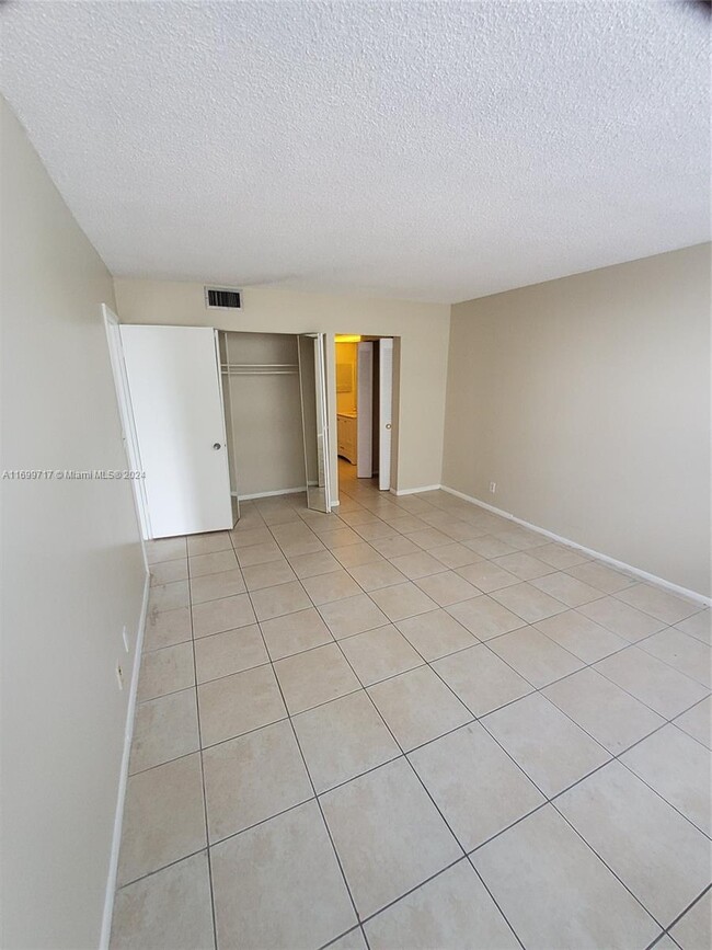 Building Photo - 1 bedroom in North Miami FL 33162