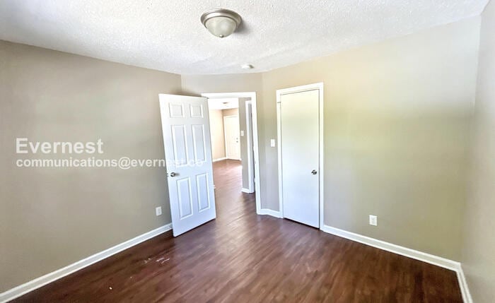 Building Photo - 1850 17th Ct N