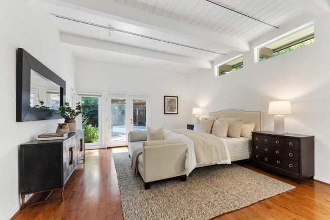 Building Photo - 705 Evergreen St