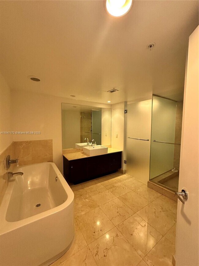 Building Photo - 200 Sunny Isles Blvd
