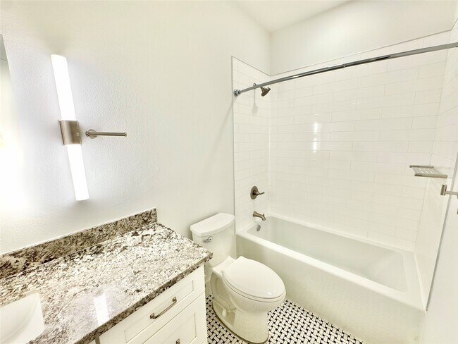 Building Photo - 2102 Mechanic St