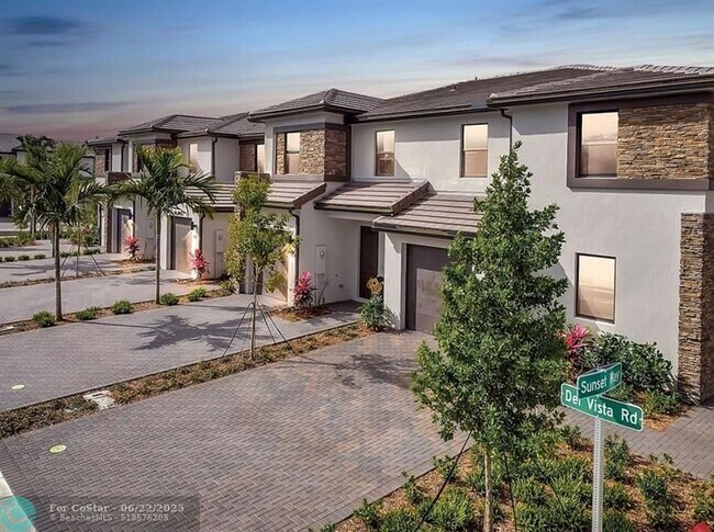 Building Photo - 710 Del Vista Rd