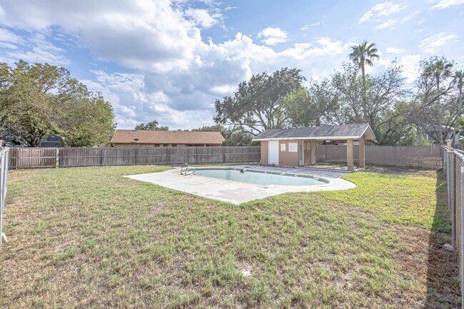 Building Photo - 1001 Castle Heights Dr