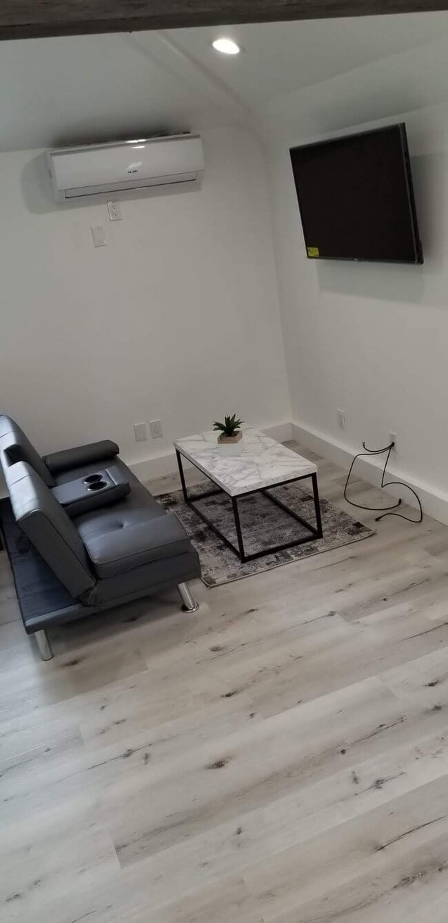 Building Photo - 6307 Calvin Ave