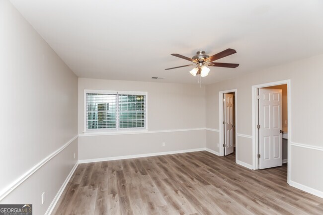 Building Photo - 2528 Country Lake Cir