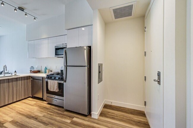 Building Photo - 950 Lofts