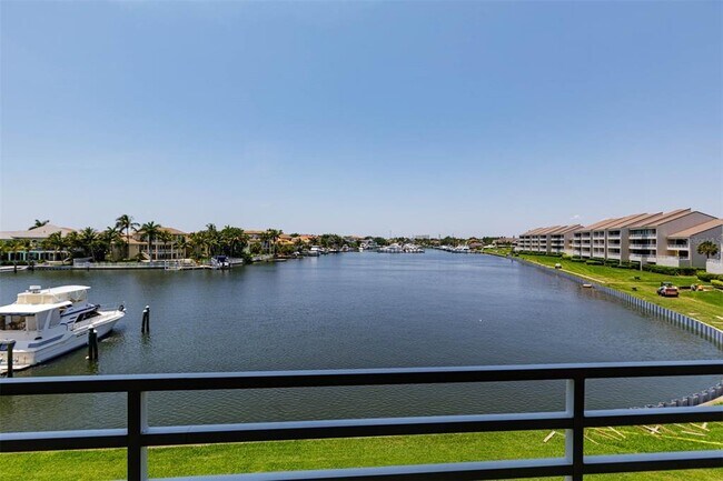 Building Photo - 2775 Kipps Colony Dr S