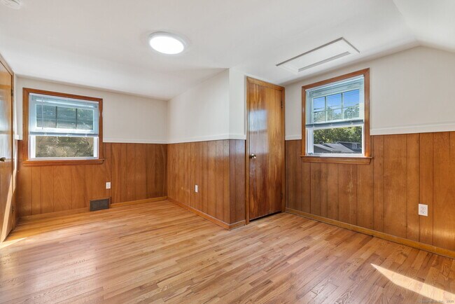 Building Photo - 67 Hicock Dr