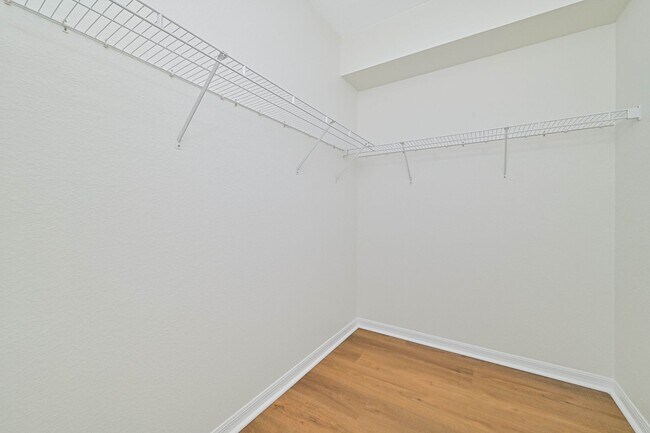 Building Photo - ~2 bed/2 bath UPDATED condo at The Cove on Six Mile