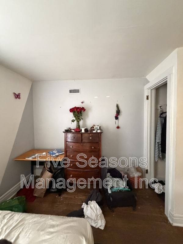 Building Photo - 59 University Terrace