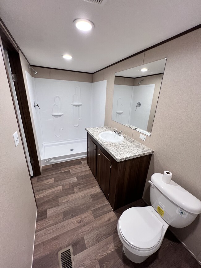 Building Photo - 1711 McKenzie Rd