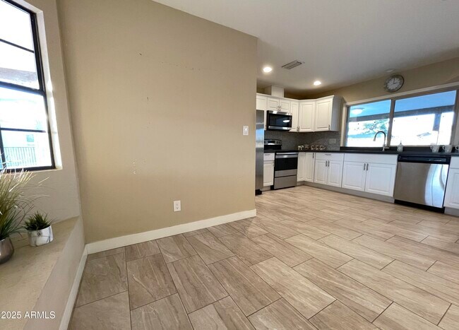 Building Photo - 9615 N 34th Ave