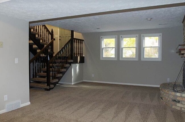 Building Photo - 3304 S 158th St