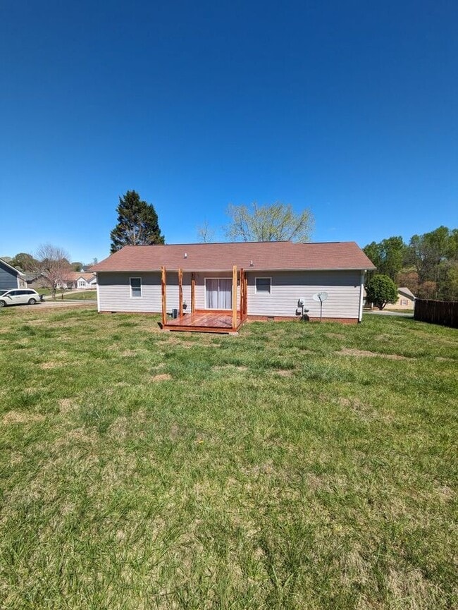 Building Photo - 3BD/2BA Single Family Home in Conover, NC!