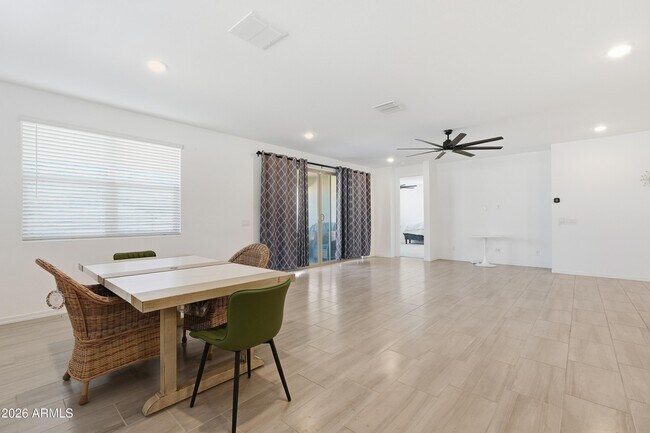 Building Photo - 4650 Gilbert Ln