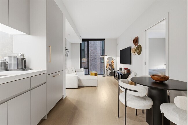 Building Photo - 55 Lagrange St