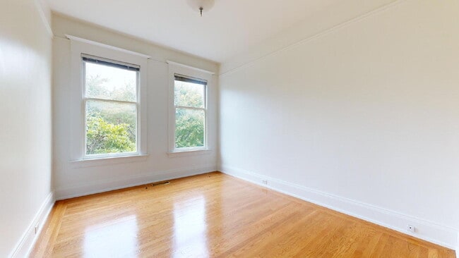 Building Photo - Charming 2BR/1BA in Cole Valley – Garage Parking, In-Unit Laundry & Private Backyard