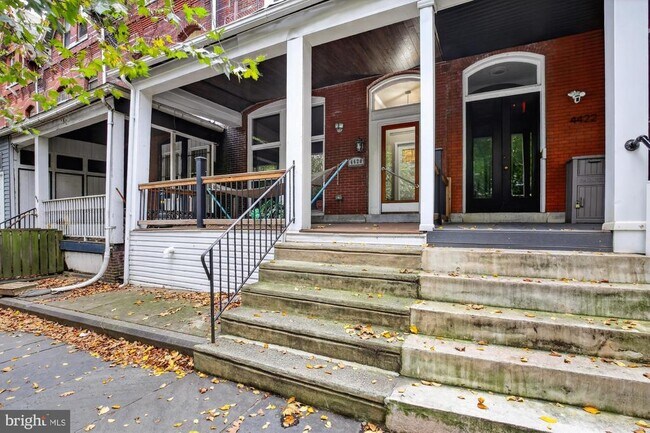 Building Photo - 4420 Chestnut St